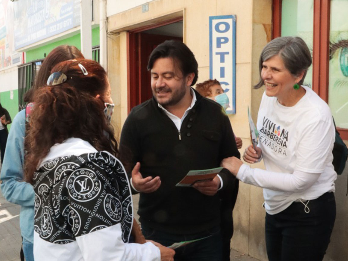 Viviana Barberena y César Intriago: Visita de Campaña en Cajicá